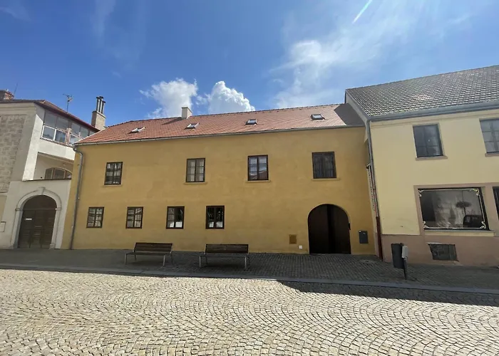 Starak V Historickem Centru Znojma *